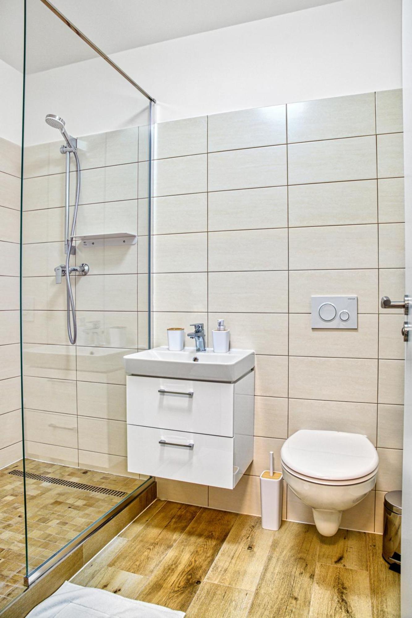Hotel A Restaurace Ruze Podborany Ngoại thất bức ảnh